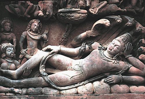 Deogarh-Vishnu-Temple detail serpent parasol